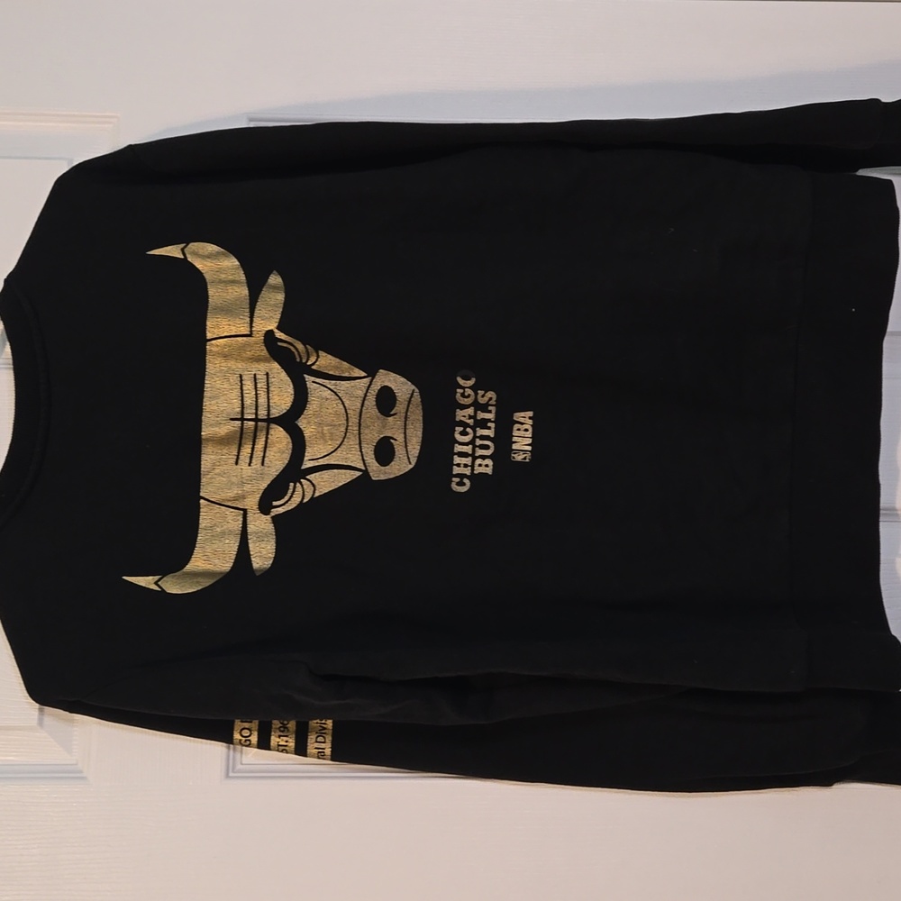 Mens Chicago Sweatshirt with Gold lettering